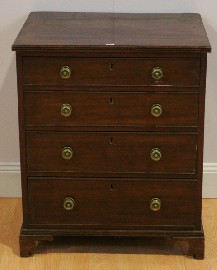 Appraisal: A small Victorian mahogany chest of drawers cm wide cm