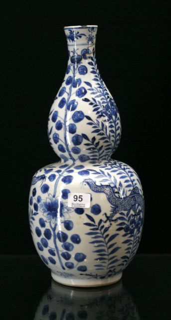 Appraisal: A Chinese gourd shaped vase in blue and white porcelain