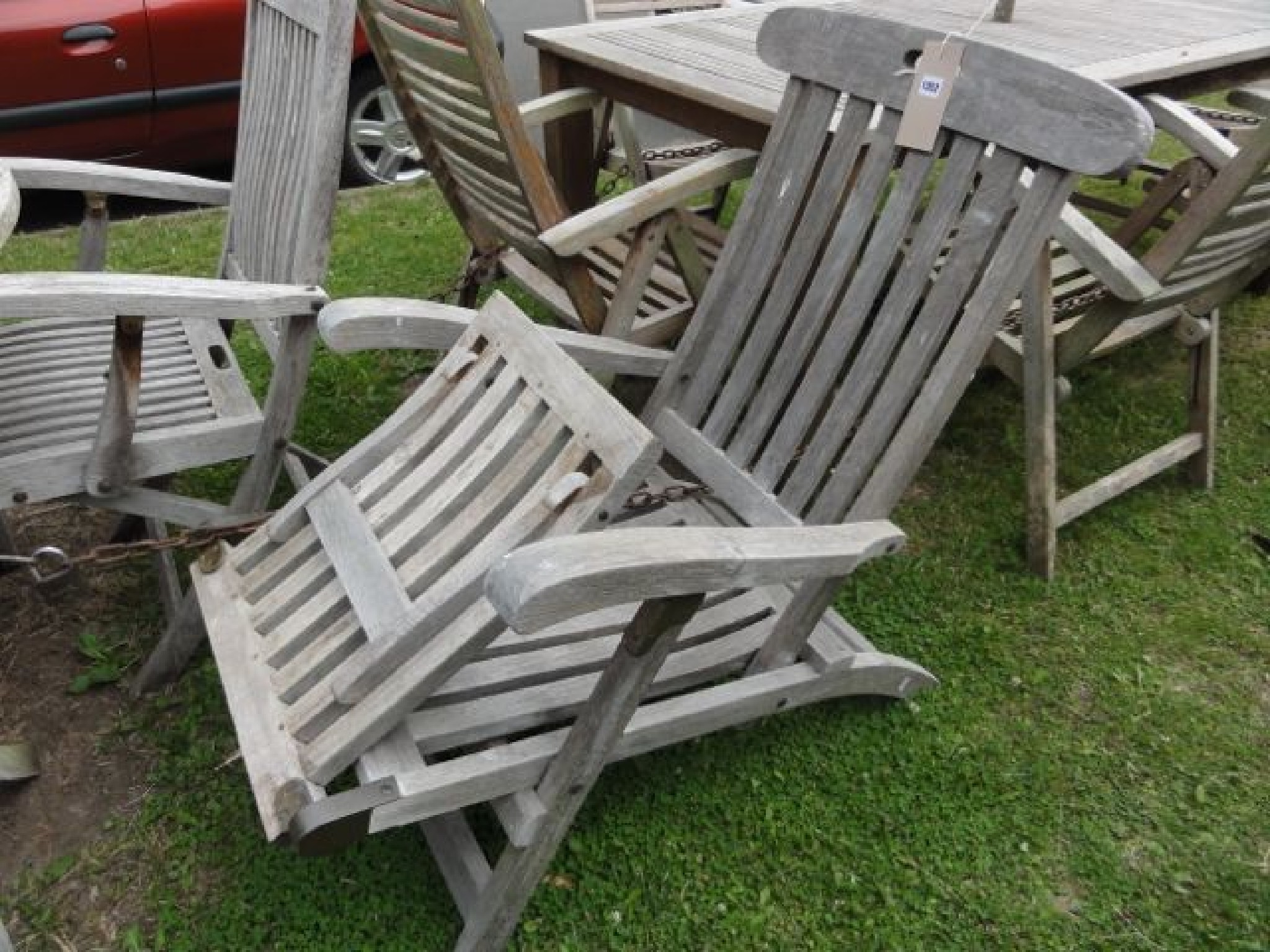 Appraisal: A good quality weathered contemporary teak steamer type chair with