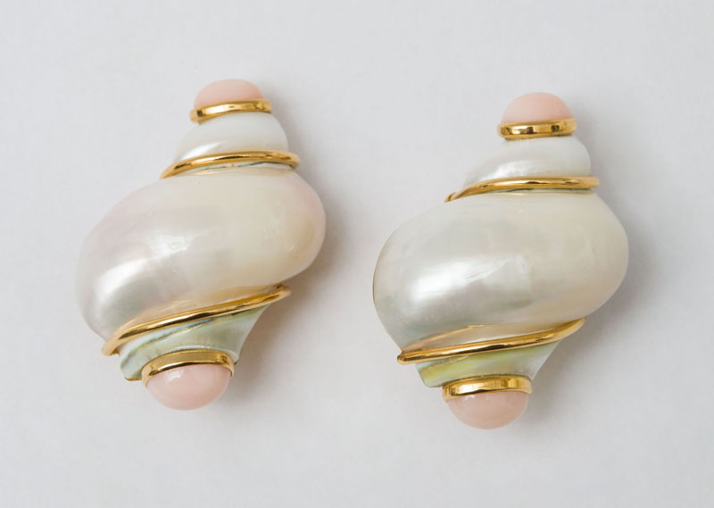 Appraisal: PAIR OF SEAMAN SCHEPPS K GOLD TURBO SHELL AND PINK