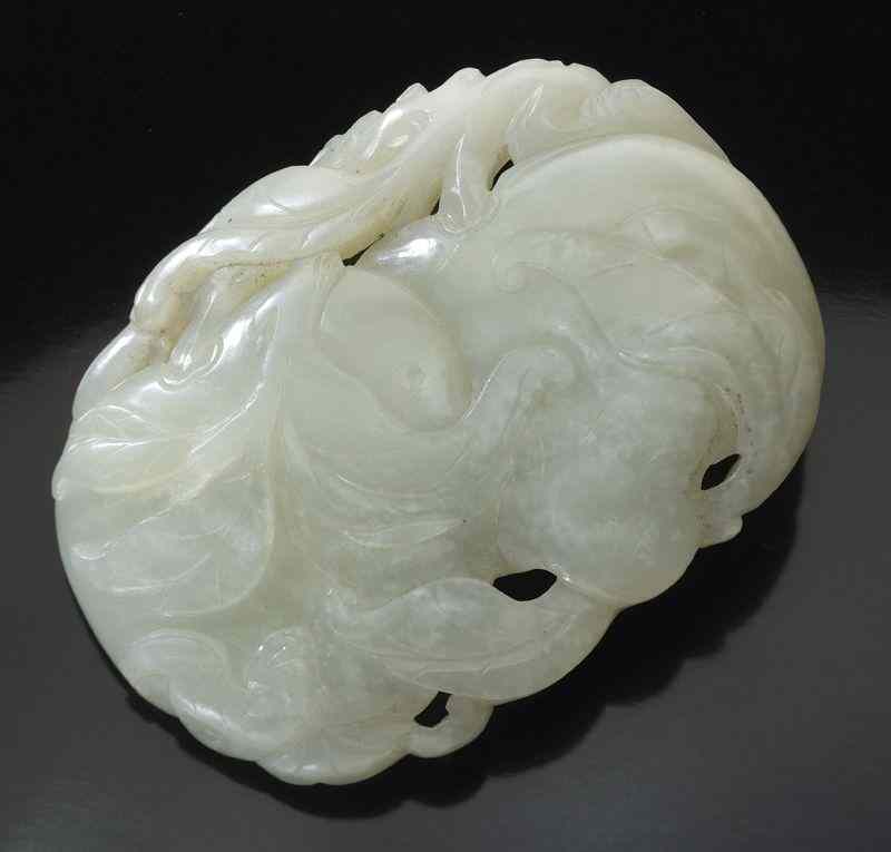 Appraisal: Chinese Qing carved jade belt buckledepicting double peaches ''H x