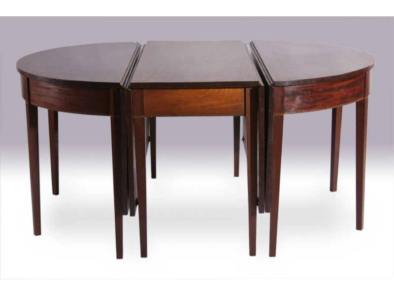 Appraisal: Hepplewhite Style Banquet Table American hand-crafted mahogany with white pine