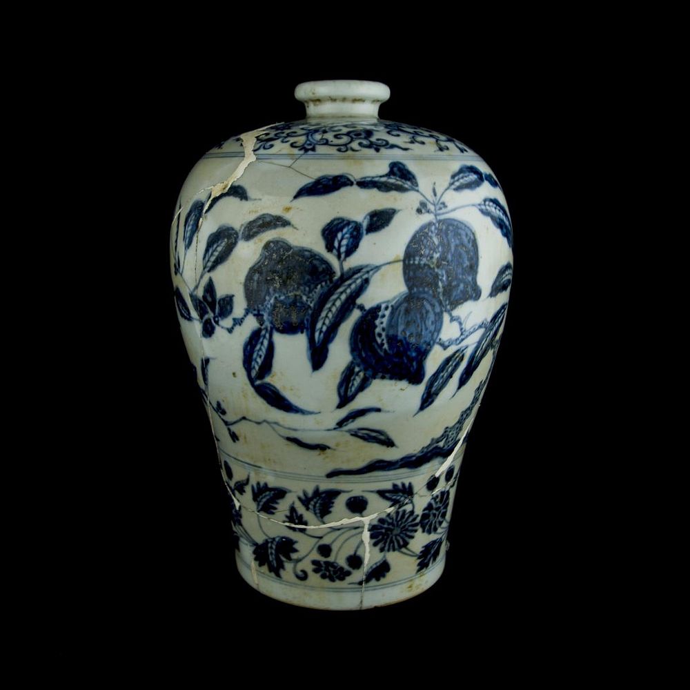 Appraisal: CHINESE BLUE WHITE PORCELAIN POMEGRANATES VASE Antique Chinese hand painted