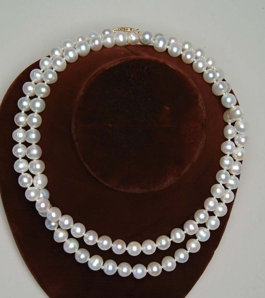 Appraisal: CULTURED PEARL NECKLACE Very nice in long necklace is made