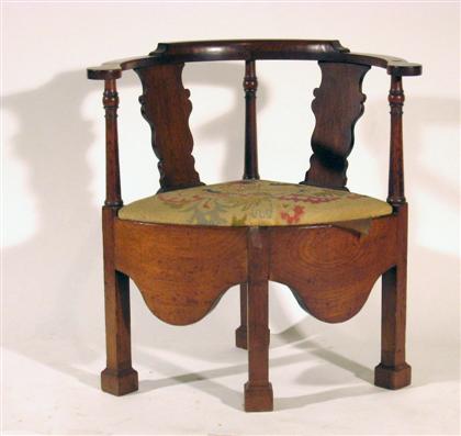 Appraisal: Chippendale corner chair late th century The horseshoe-shaped back rest