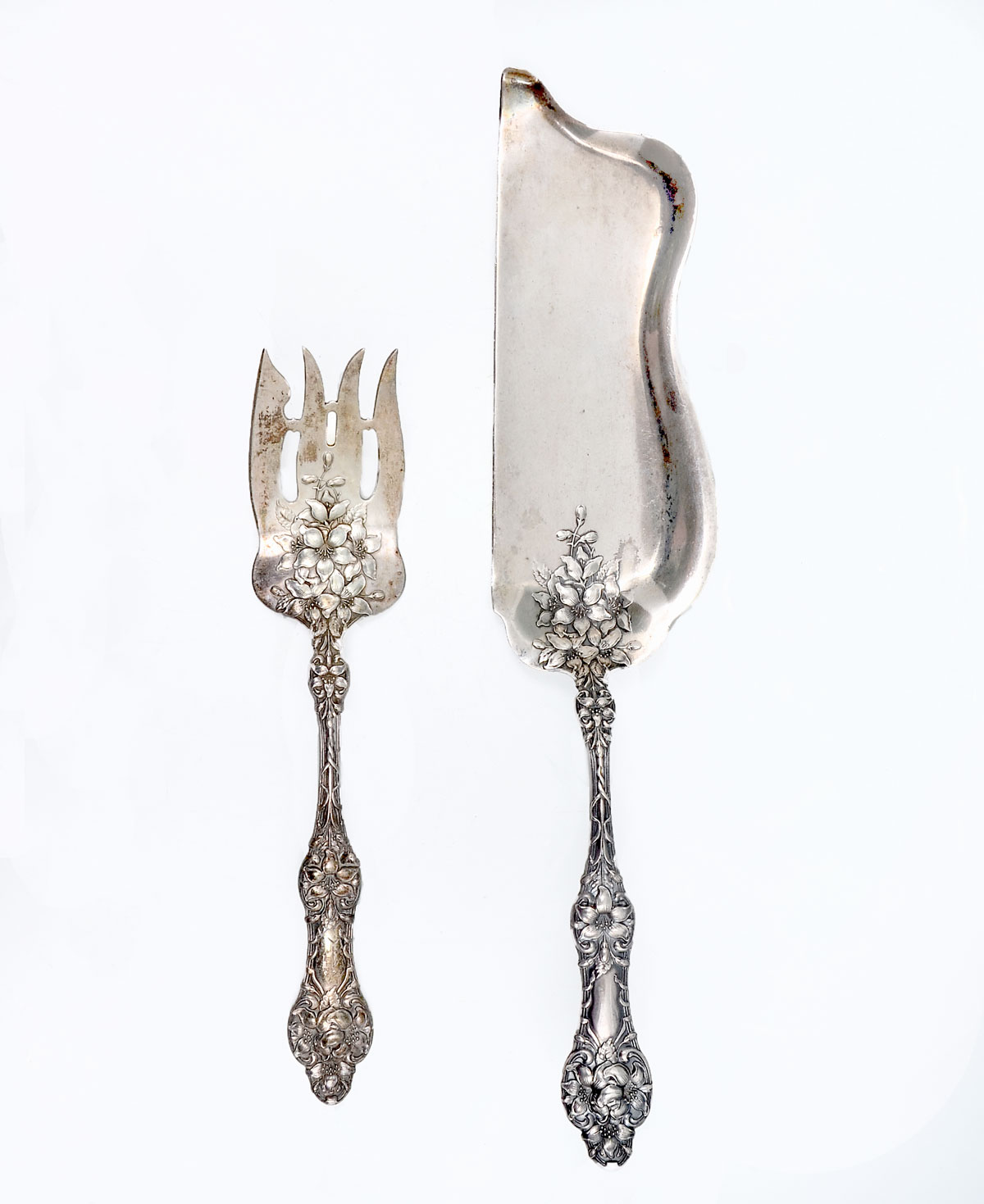 Appraisal: PC ALVIN ''ORANGE BLOSSOM'' FISH FORK AND SERVER Approx Troy