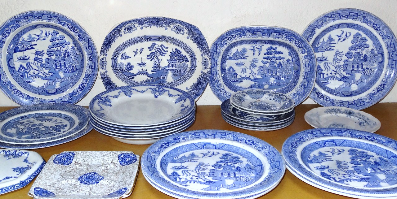 Appraisal: Various blue and white pottery serving pieces to include a