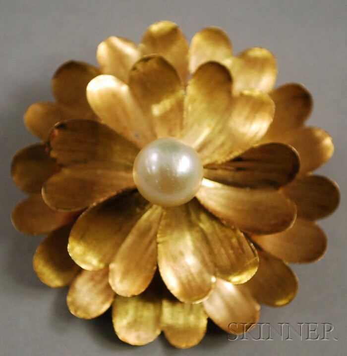 Appraisal: kt Gold and Pearl Flower Brooch Italy total dwt wd