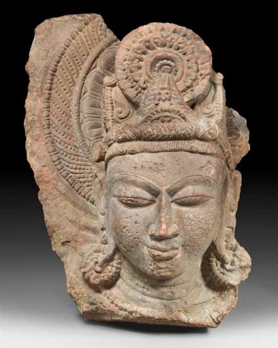 Appraisal: A SANDSTONE FRAGMENT OF A MALE DEITY'S HEAD Indien th-