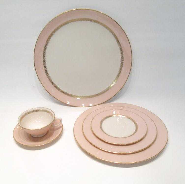 Appraisal: LENOX CHINA SET one hundred forty-one pieces Caribbee pattern X-