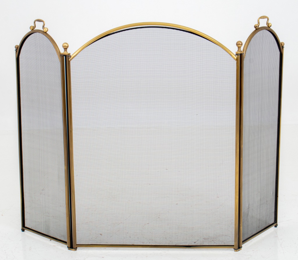 Appraisal: QUEEN ANNE MANNER FIRESCREEN Queen Anne manner brass firescreen with