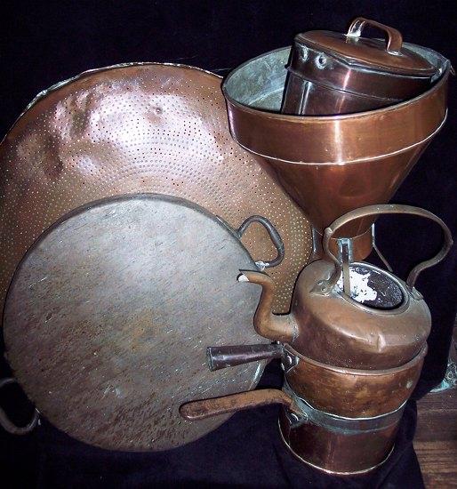 Appraisal: Sundry copper including saucepans a kettle etc