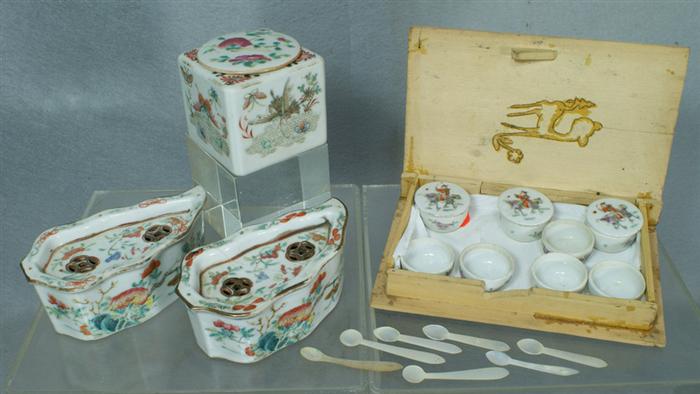 Appraisal: Assorted lot of Chinese porcelain to include a pair of