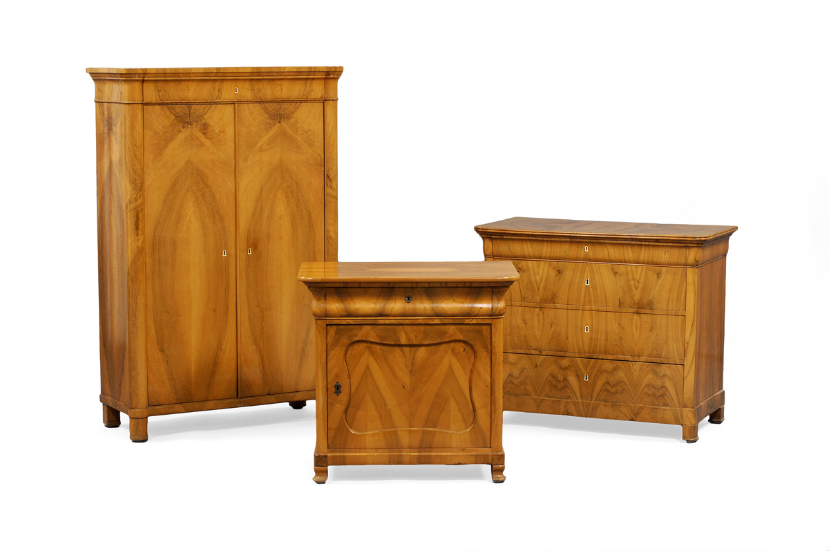 Appraisal: BIEDERMEIER WALNUT ONE-DRAWER COMMODE The rectangular molded top over a