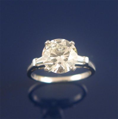 Appraisal: A diamond solitaire ring the brilliant cut diamond weighs approx