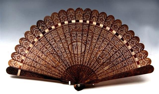 Appraisal: A CHINESE CANTON BRISE FAN late th early th Century