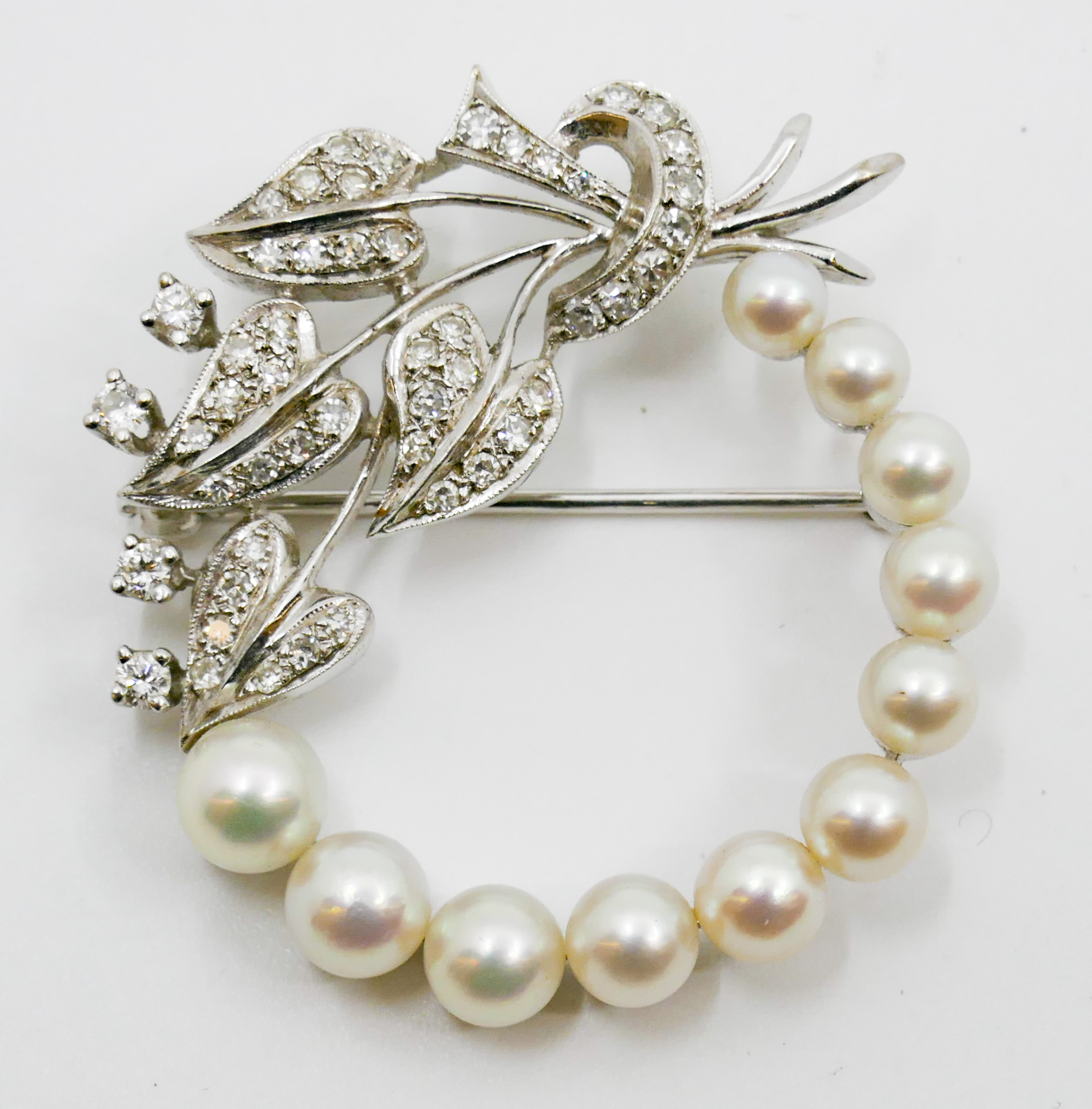 Appraisal: Ladies k Diamond Pearl Leaf Wreath Brooch '' - Grams