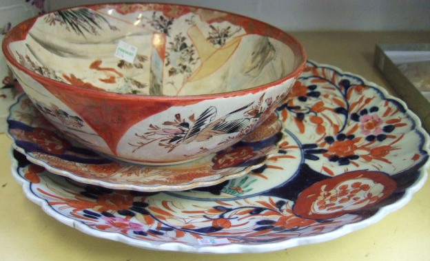 Appraisal: Two Imari plates late th th century of kiku form