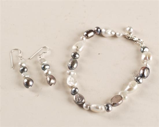 Appraisal: A Pearl Bracelet and Matching Earrings gray and white freshwater