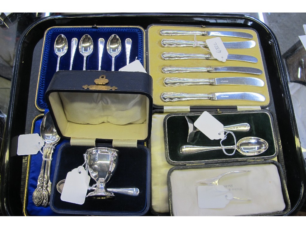 Appraisal: A tray lot of cased silver cutlery - spoons knives