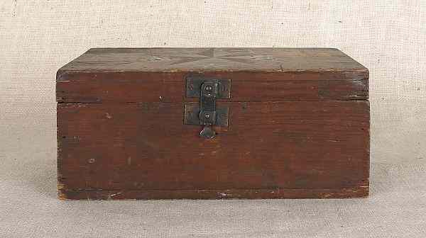 Appraisal: Bucks County Pennsylvania painted pine box late th c originally