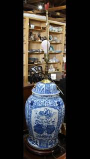 Appraisal: Chinese blue and white lidded urn Chinese blue and white