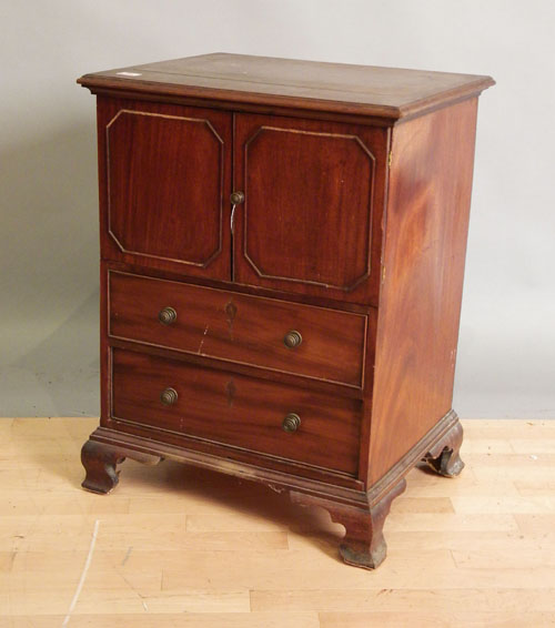 Appraisal: Georgian style mahogany bachelor's chest h w