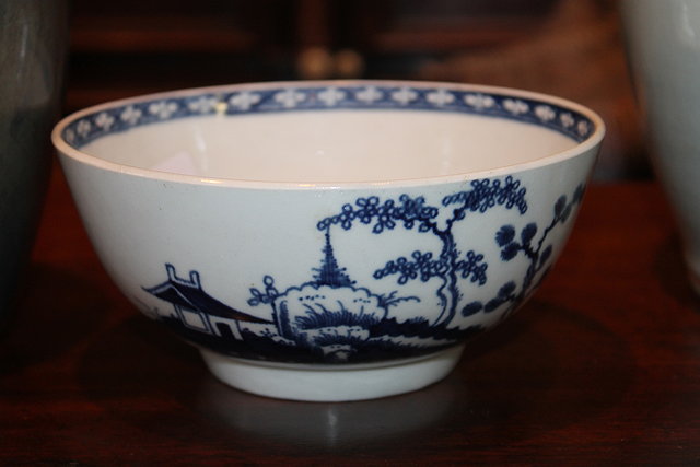 Appraisal: A FIRST PERIOD WORCESTER UNDERGLAZE BLUE CIRCULAR BOWL decorated Chinese