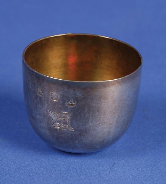 Appraisal: A GEORGE II TUMBLER CUP of conventional form engraved with