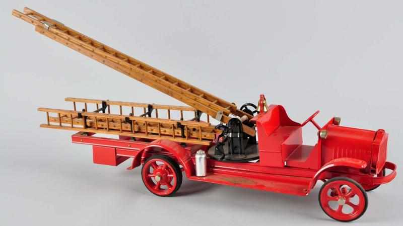 Appraisal: Pressed Steel Kelmet Aerial Ladder Fire Truck Description American Circa