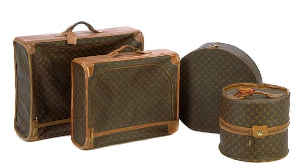 Appraisal: A group of seven pieces of Louis Vuitton soft side