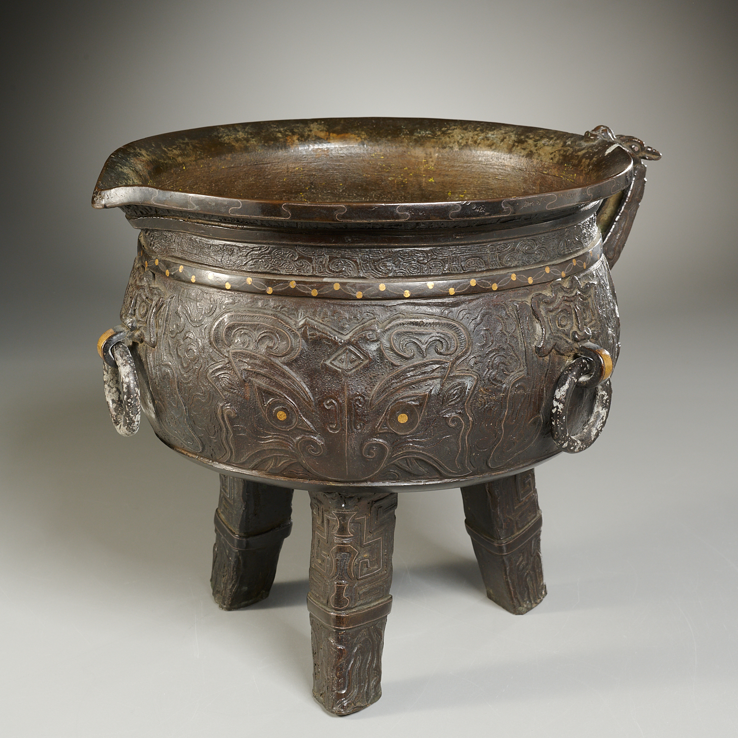 Appraisal: CHINESE ARCHAISTIC BRONZE VESSEL EX-MET MUSEUM Qing Dynasty possibly earlier