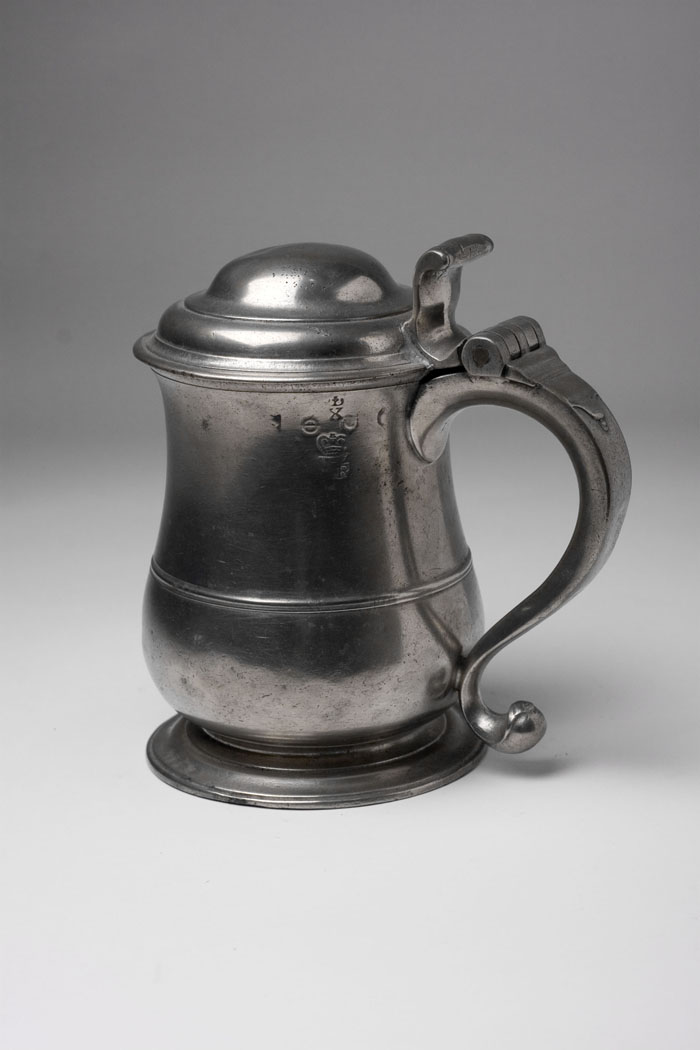 Appraisal: PEWTER PINT TANKARD THOMAS CARPENTER LONDON ENGLAND CIRCA - Maker's