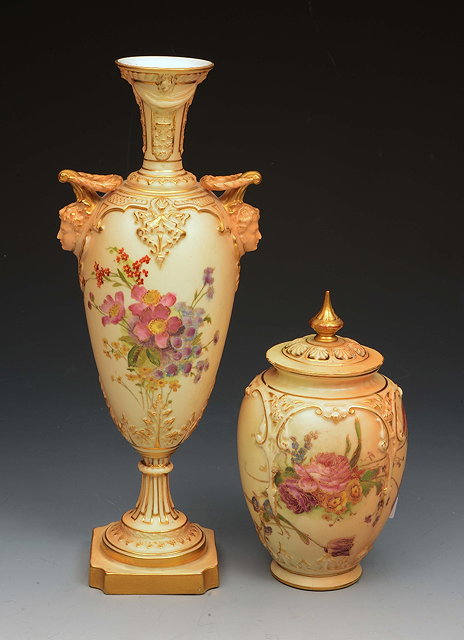 Appraisal: A ROYAL WORCESTER POT POURRI VASE AND PIERCED COVER the