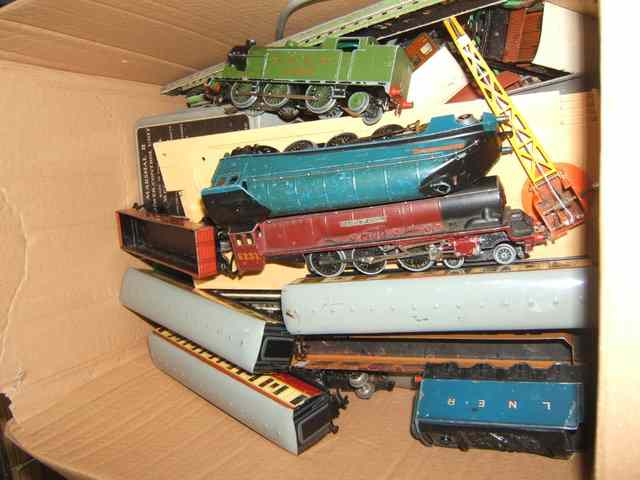 Appraisal: A QUANTITY OF HORNBY ' ' GAUGE RAILWAY to include