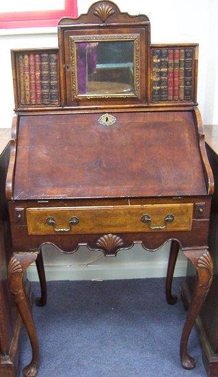 Appraisal: A lady's writing bureau of Louis XVI design the superstructure