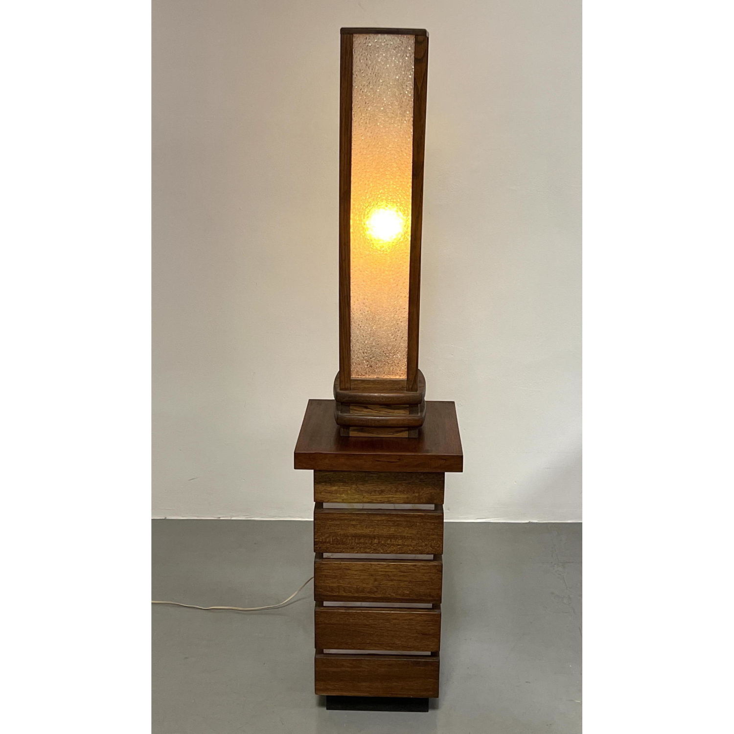 Appraisal: Frank Lloyd Wright inspired Floor Lamp Stacked wood block column