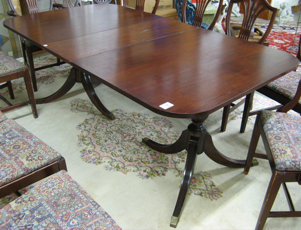 Appraisal: FEDERAL STYLE MAHOGANY DINING TABLE WITH ONE LEAF Grand Rapids