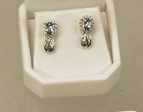 Appraisal: Dazzling K white gold lady's earrings set with approximately ct