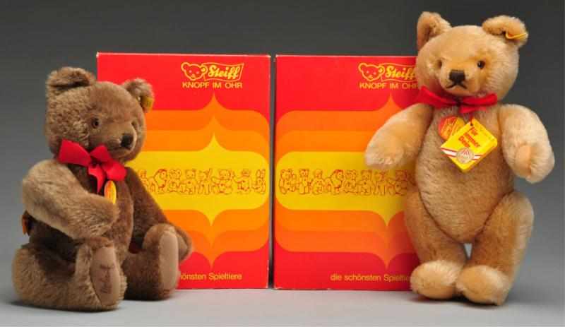 Appraisal: Lot of Small Steiff Teddy Bears Description Lot includes one