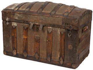 Appraisal: AN ANTIQUE STEAMER TRUNK - Of rectangular shape with a