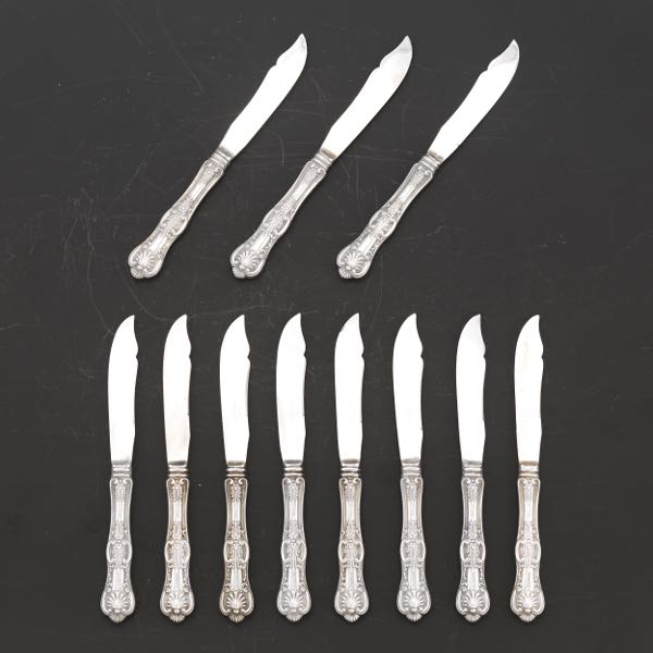 Appraisal: Wallace Queens Pattern Fruit Knives Set of Hollow handled fruit