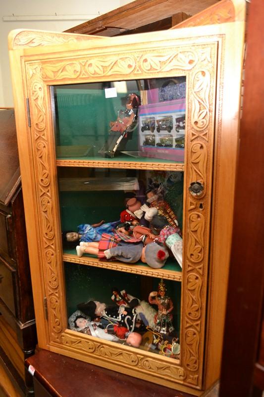 Appraisal: A SMALL THREE TIER CARVED CORNER DISPLAY CABINET WITH CONTENTS