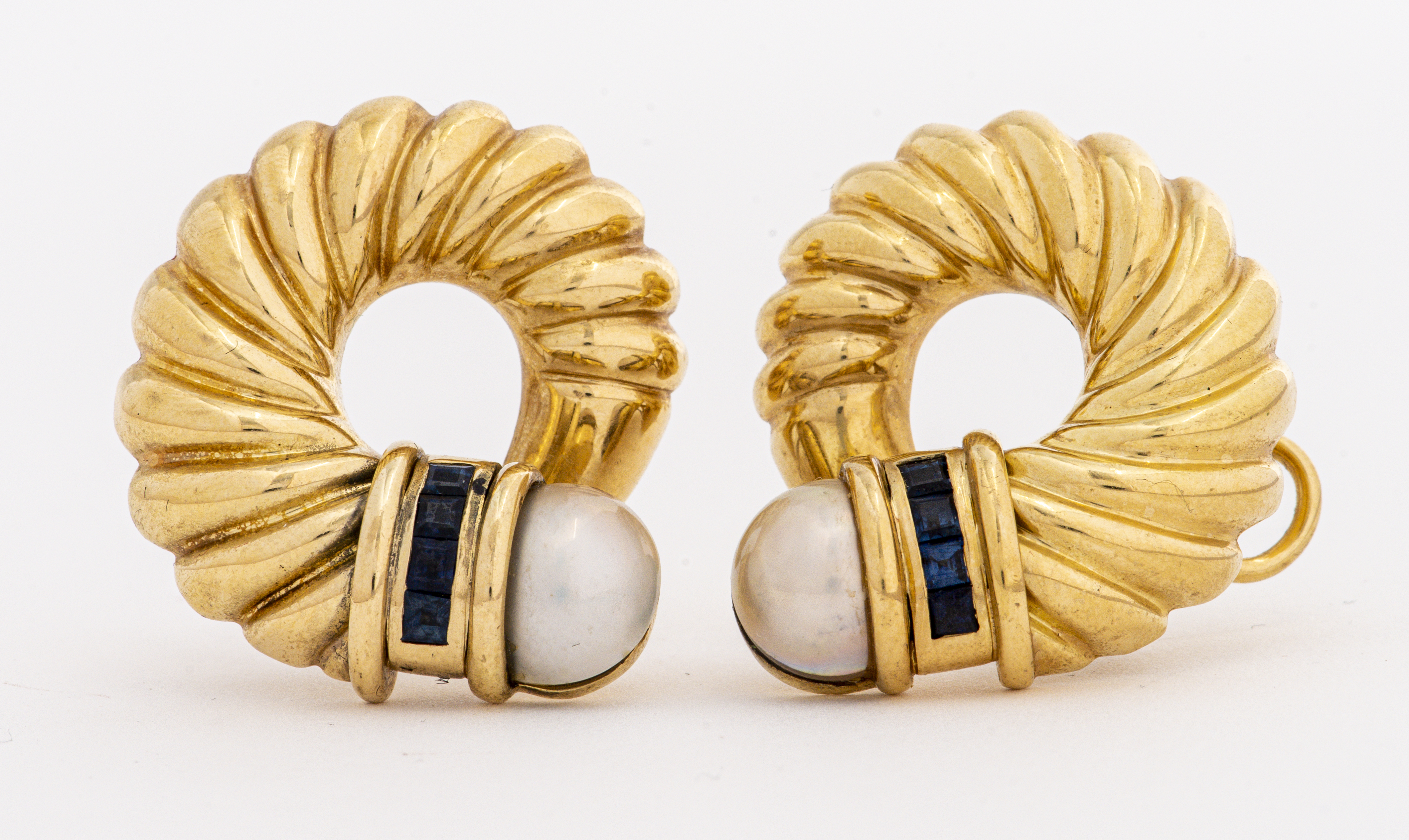 Appraisal: K YELLOW GOLD MABE PEARL SAPPHIRE EARRINGS Vintage K yellow