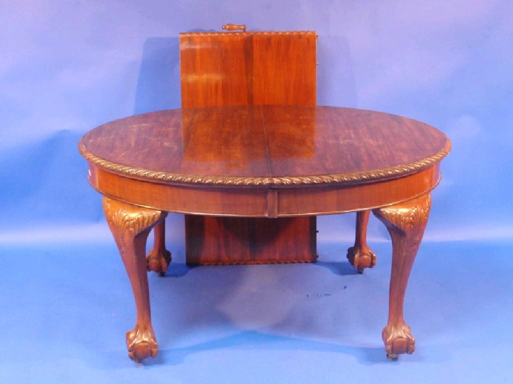 Appraisal: An early thC mahogany wind-out extending dining table with one