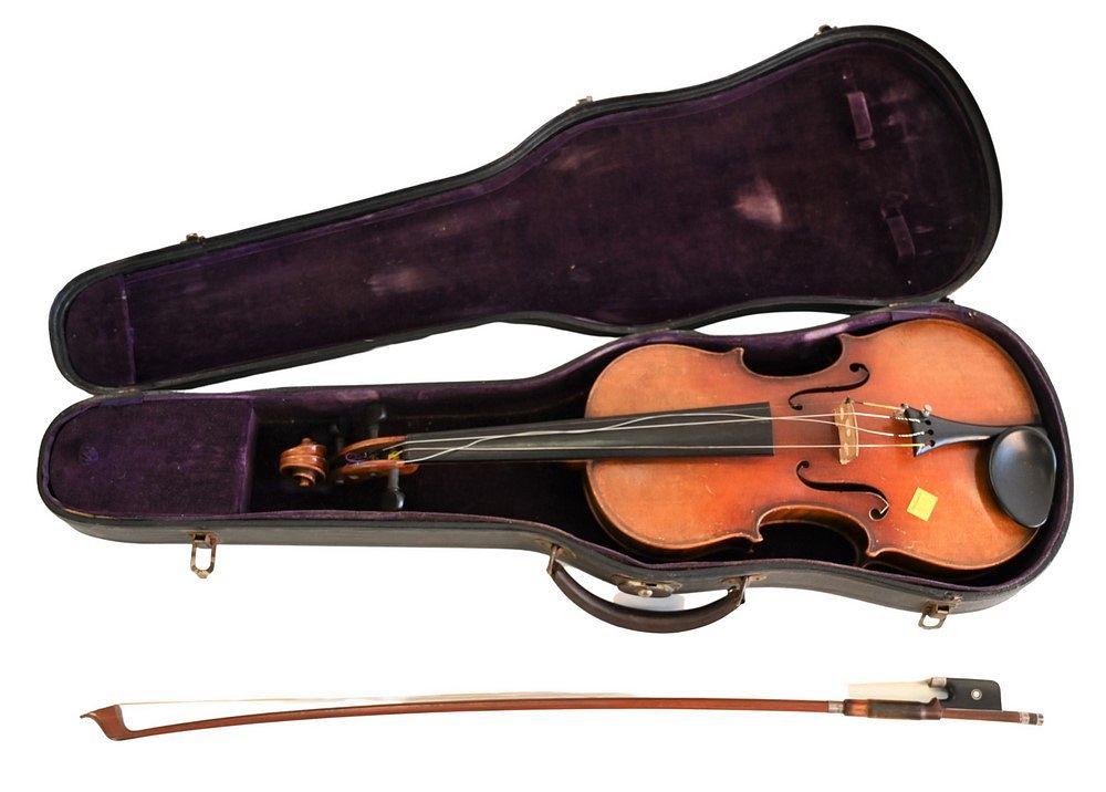 Appraisal: Albert Gotz Violin dated German made full size violin with