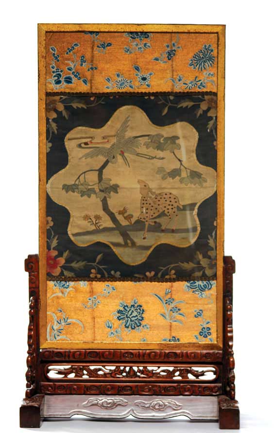 Appraisal: ANTIQUE KESI TABLE SCREEN Antique Chinese silk kesi depicting a