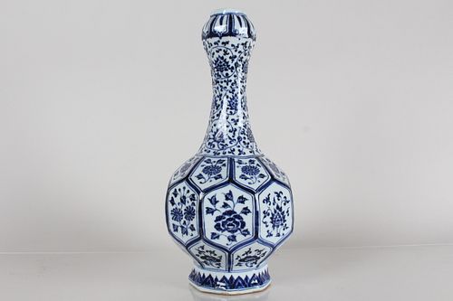 Appraisal: A CHINESE HEXA-FORTUNE BLUE AND WHITE PORCELAIN FORTUNE A Chinese