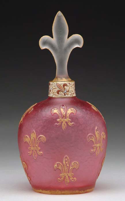 Appraisal: DAUM FLEUR DE LIS BOTTLE Beautiful rose body is decorated