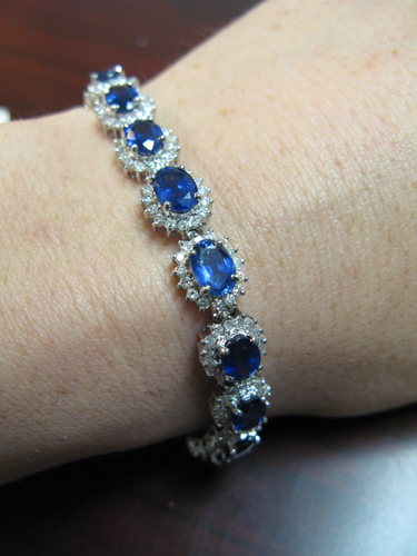 Appraisal: SAPPHIRE DIAMOND AND FOURTEEN KARAT WHITE GOLD BRACELET with oval